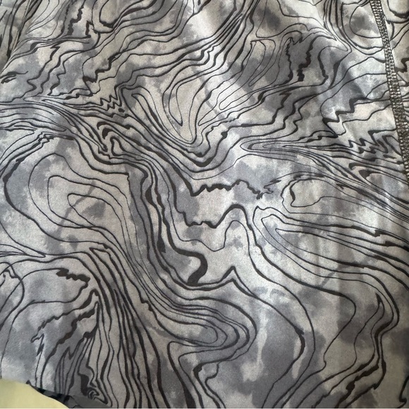 Athleta Run With It Printed Shorts Lined 3.5” XL - Picture 3 of 6